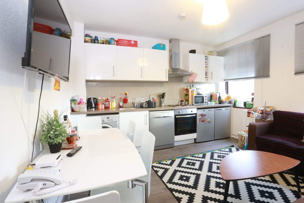 Kitchen Lounge (4) | Pisoria - House Share Lettings London UK
