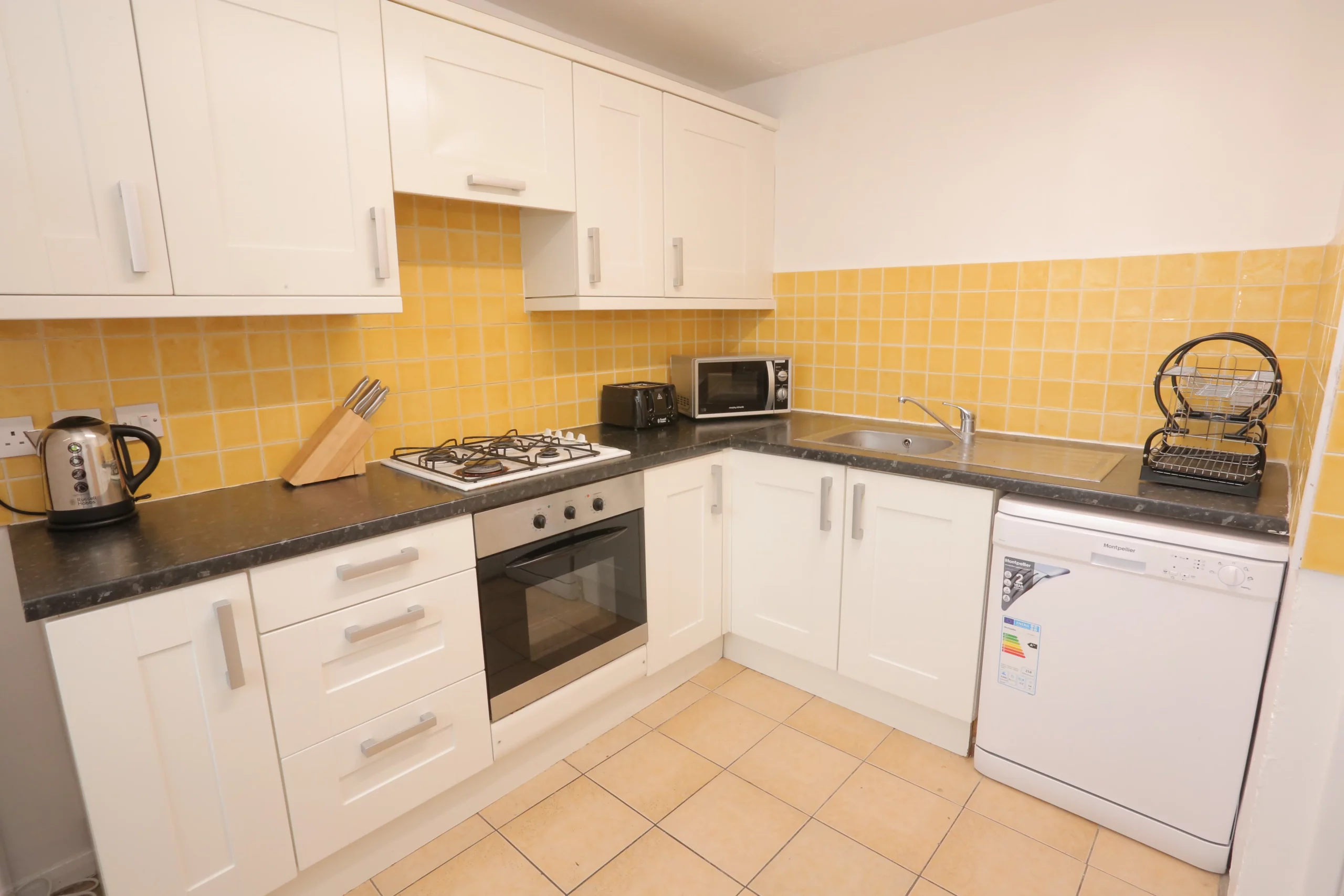 Three Bedroom Flat located in Mile End