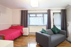 Three Bedroom flat Located in Limehouse