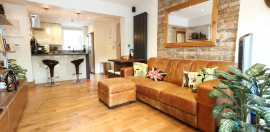 Two Bedroom Flat Located in Bethnal Green
