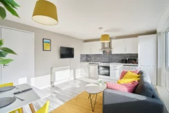 Four Bedrooms Flat Located in Bow/Mile End